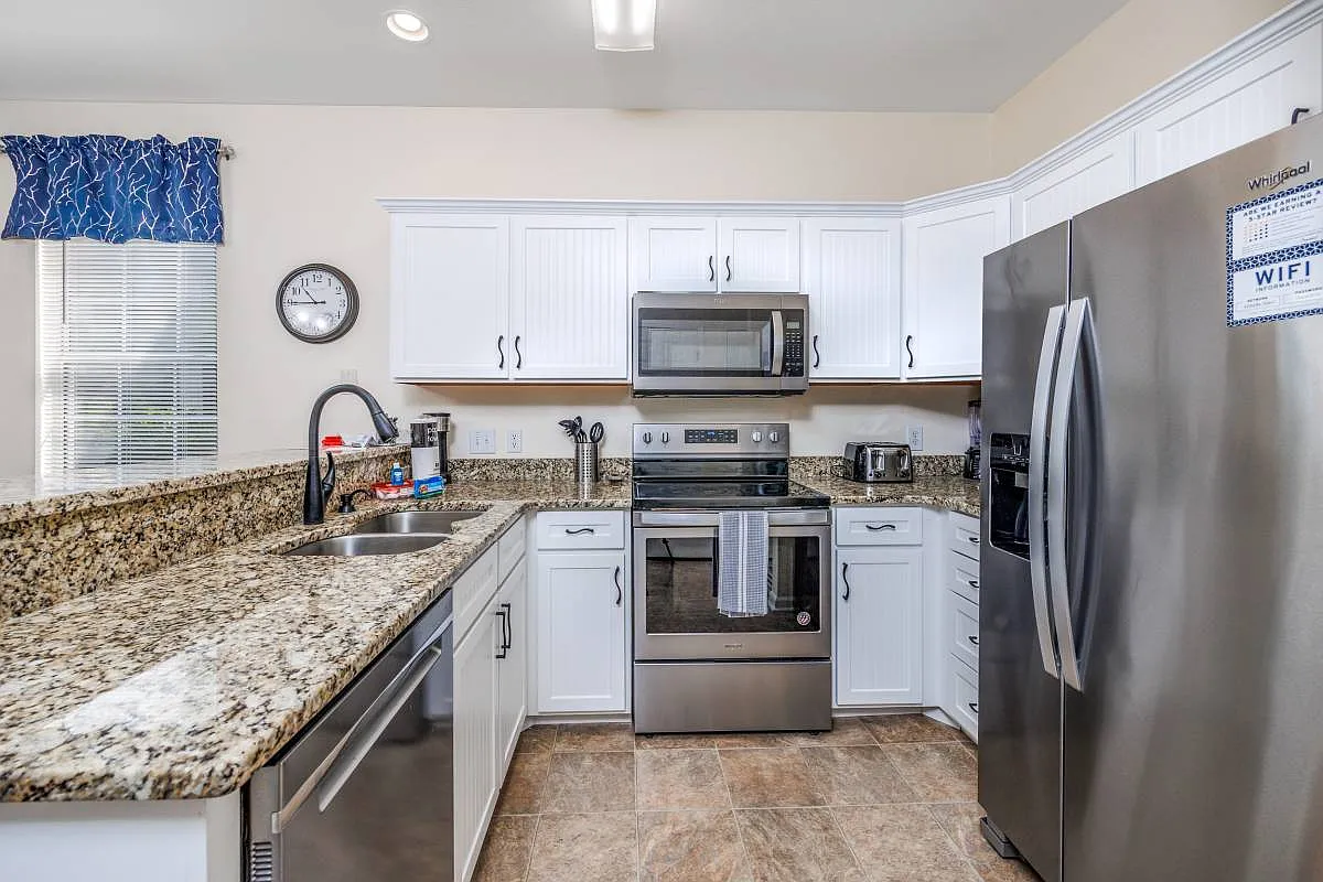 1298 River Oaks Dr — Photo 2