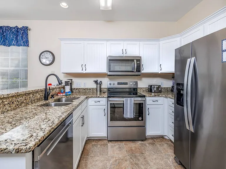 1298 River Oaks Dr #5-D — Photo 2