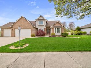 9210 Drake Dr, Saint John, IN 46373