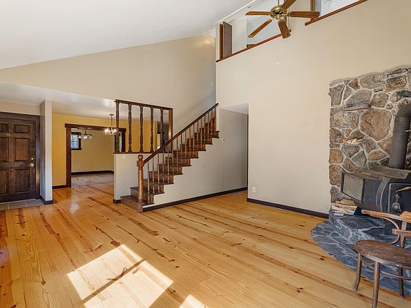 2nd image of 52140 Elderberry Ln