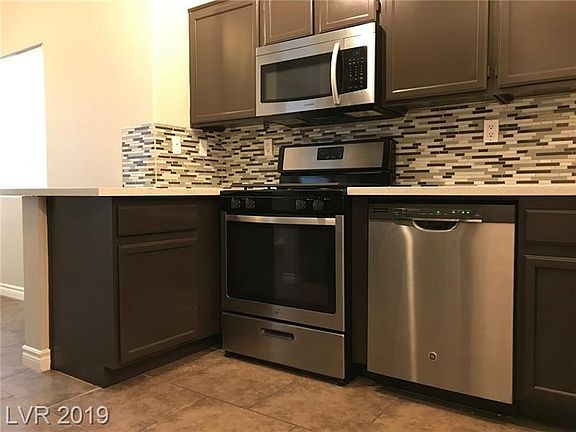 3rd image of 1050 E Cactus Ave Unit 1131