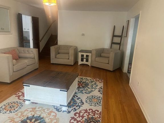 5th image of 739 W Hillcrest Dr