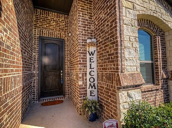 4th image of 700 Ravenwood Dr