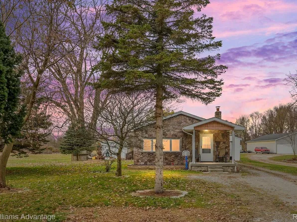 5469 Parker Rd, Fort Gratiot, MI 48059