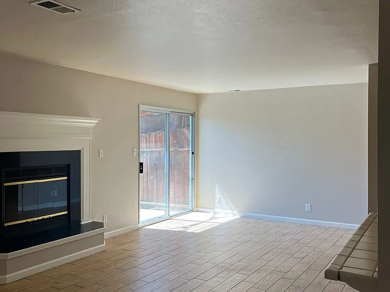415 W J St — Photo 23