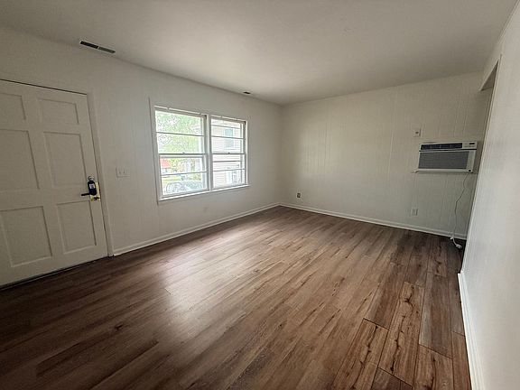 3rd image of 402 E Wayne St #B