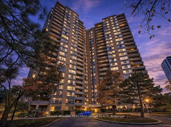 10 Martha Eaton Way #1811, Toronto, ON M6M 5B3