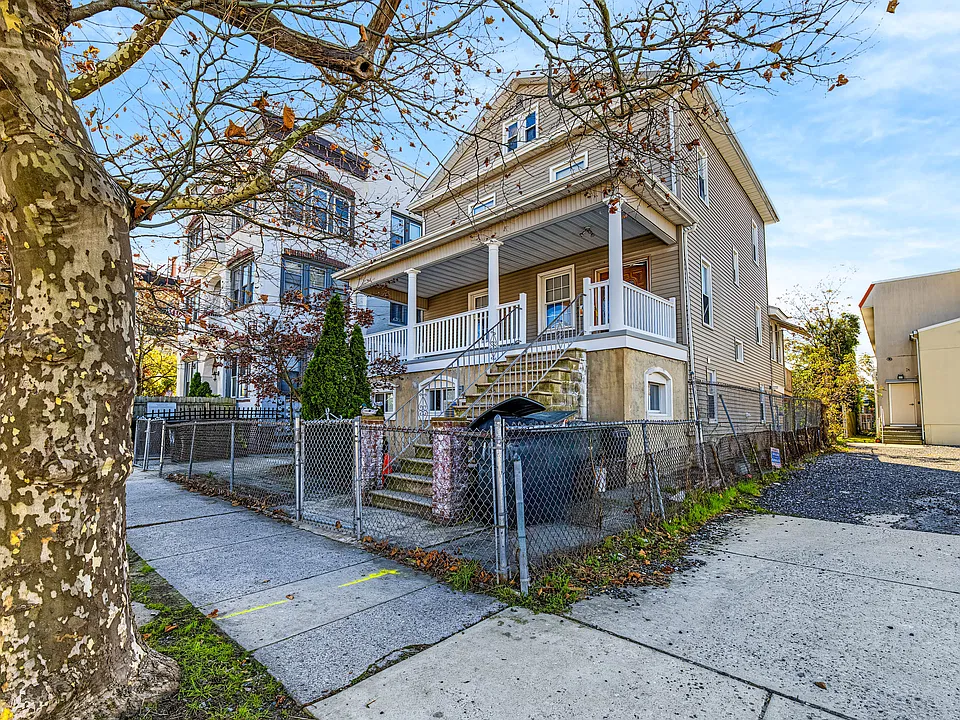 10 N Providence Ave #B