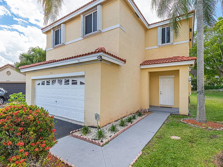 535 Talavera Rd — Photo 2