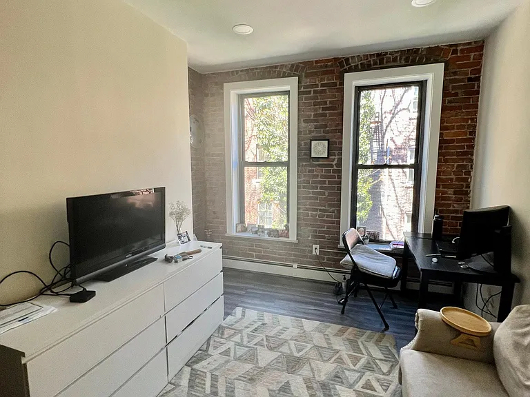 21 Cortes St #4 — Photo 9