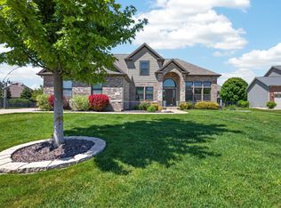 8 Flint Ct, Bloomington, IL 61704