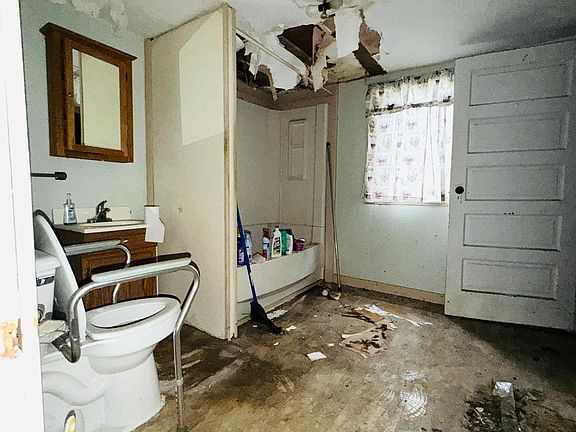 17th image of 2280 Brownsville Rd