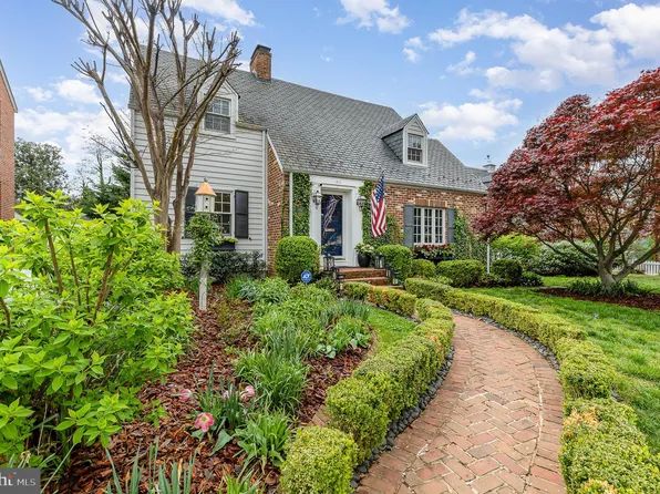 1310 Prince Edward St, Fredericksburg, VA 22401