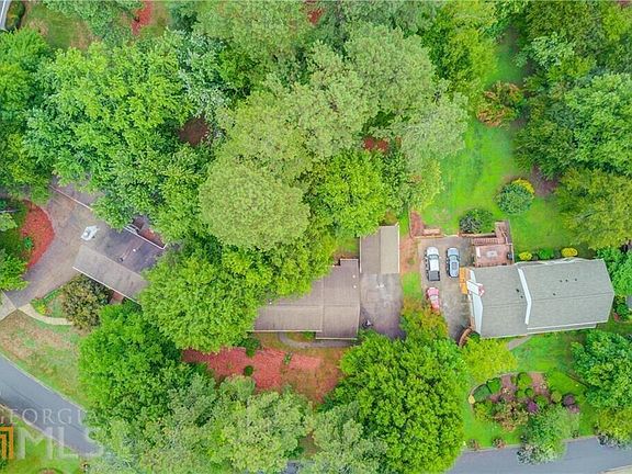 2nd image of 3201 Normandy Cir NE