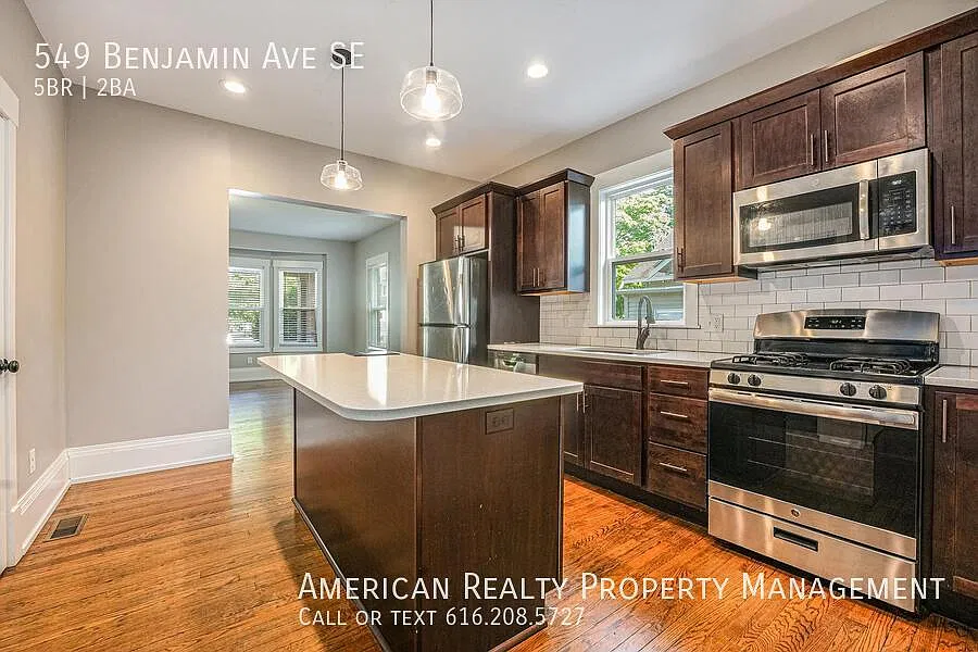 5 bed, 1626 sqft, $3,050 — Photo 3