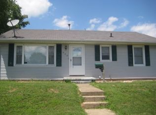 930 W Fackney St, Carmi, IL 62821