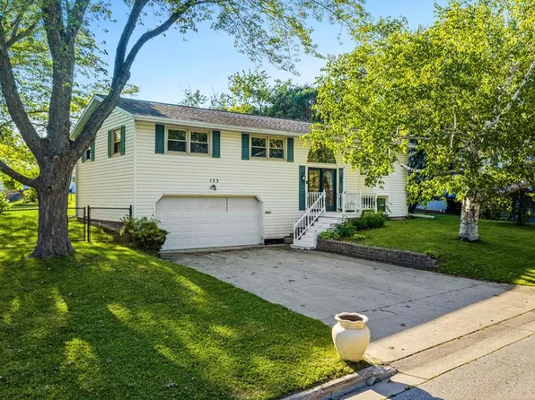 133 N 9th Pl, Sturgeon Bay, WI 54235