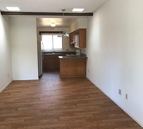 5th image of 4819 E Lee St