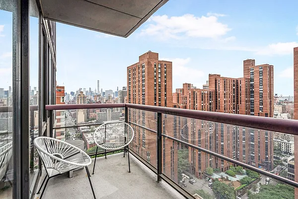 Sold by LG Fairmont Group | media 8