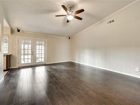 4th image of 3318 Latham Dr