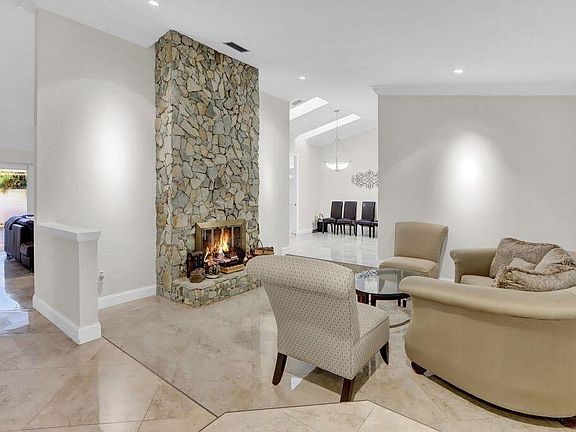 4th image of 2665 NW 41st St