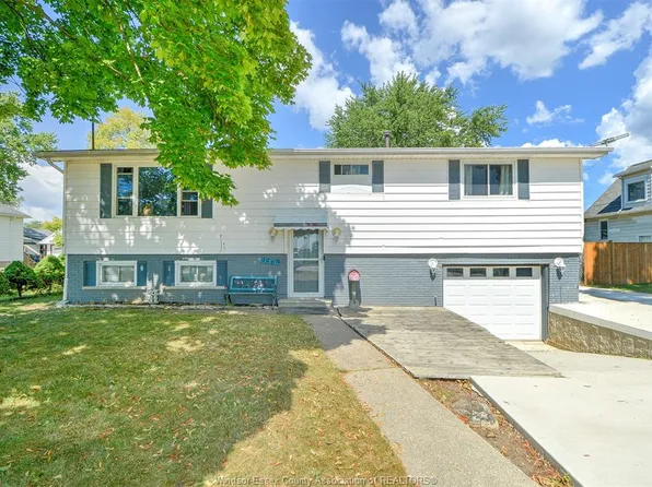 9569 Malden Rd, Lasalle, ON N9J 2W5