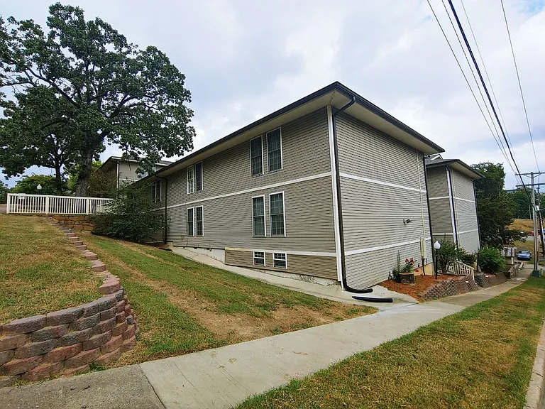 Barton Oaks Apartments — Photo 20
