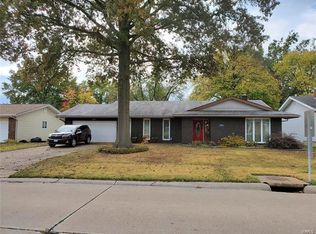 708 Coach House Dr, Hazelwood, MO 63042