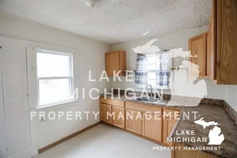2 bed, 1.0 bath, 886 sqft, $1,595 — Photo 2