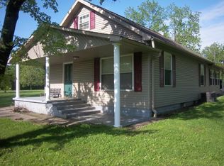 15610 Shakerag Rd, Johnston City, IL 62951