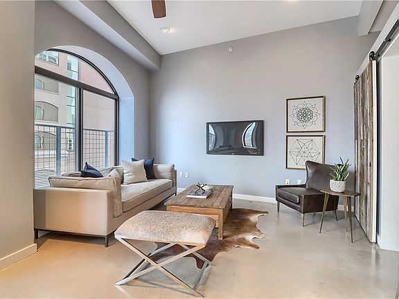 2nd image of 507 Sabine St Floor 8