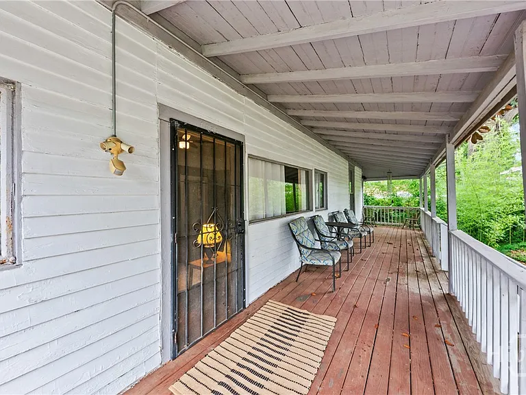 1455 E Broad St — Photo 2