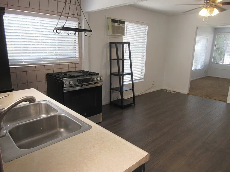 1116 N O'Melveny Ave — Photo 9