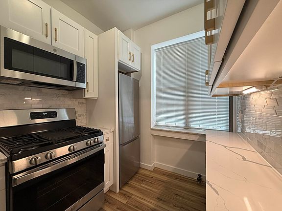 4th image of 4301 34th Ave APT 1R