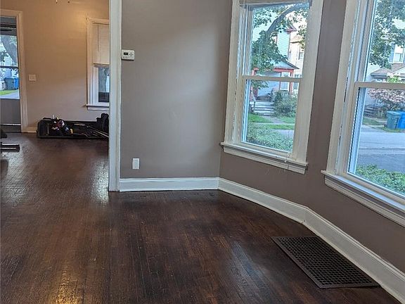 2nd image of 7.5-8.5 Donlon St #5