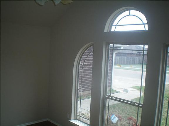 5th image of 1013 SW 42nd St