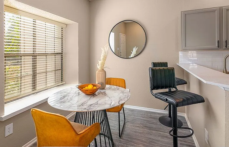 Knowlton Apartment Homes — Photo 9