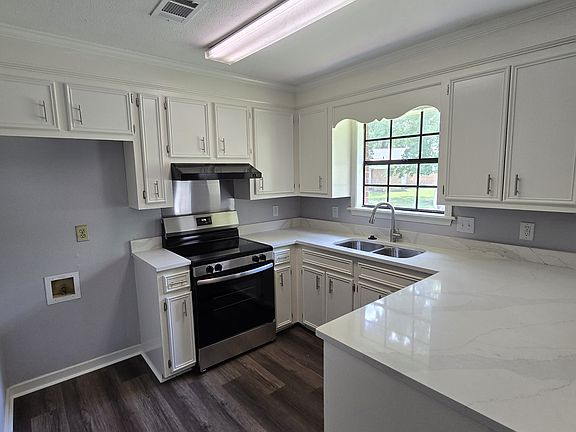 5th image of 172 Cumberland Rd #A