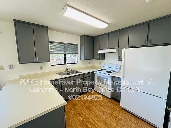 4th image of 619 Donner Ln
