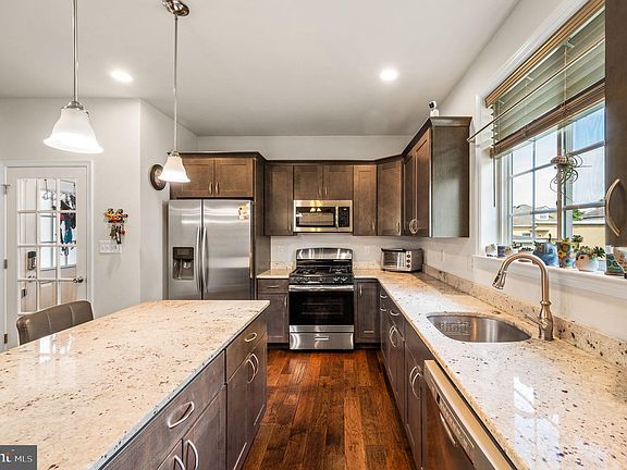 4th image of 510 Belmont Ave