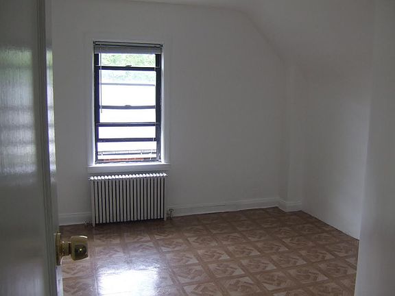 3rd image of 8335 Daniels St