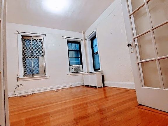 4th image of 300 E 70th St #3DD