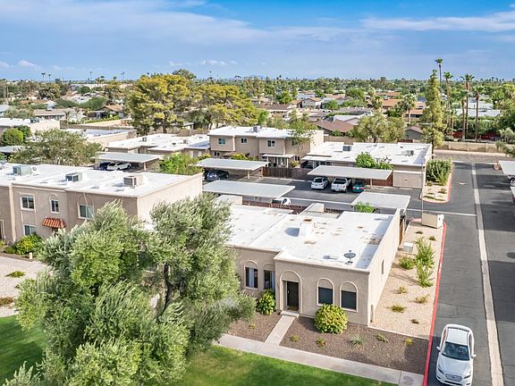 Only one attached single level neighbor