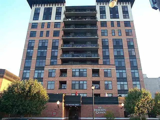610 Newark St — Photo 1
