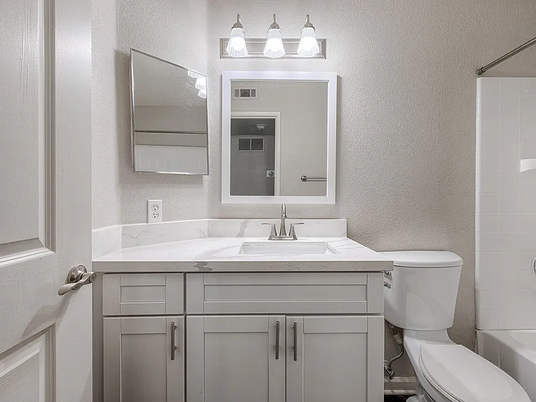 Larkspur Woods Apartment Homes — Photo 14