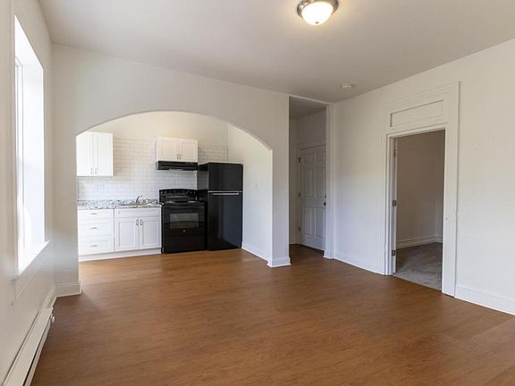4th image of 529 E Cumberland St Unit B