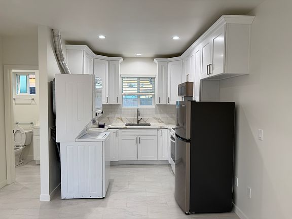 4th image of 1320 S Del Mar Ave #I