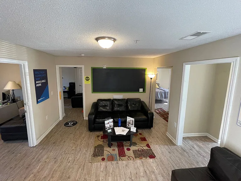 Campus East Apartments — Photo 4