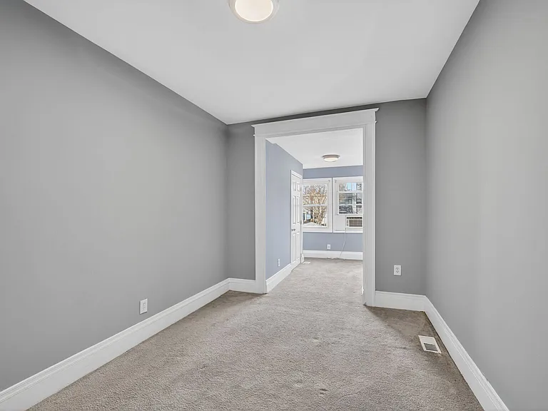 632 Franklin St NE — Photo 10