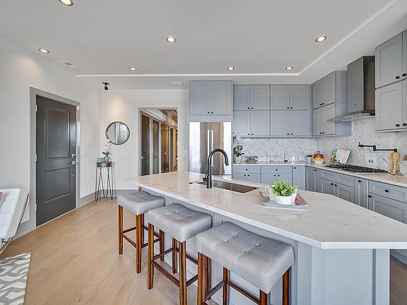 2nd image of 4625 S Lake Park Ave #4N
